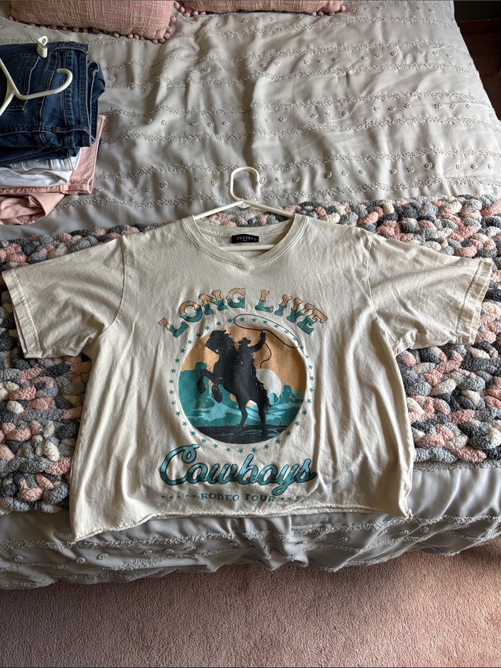 Long Live Cowboys Graphic Cropped Tee